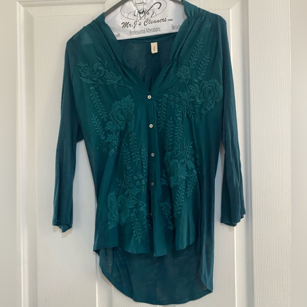Anthropologie TINY embroidered blouse, green, small